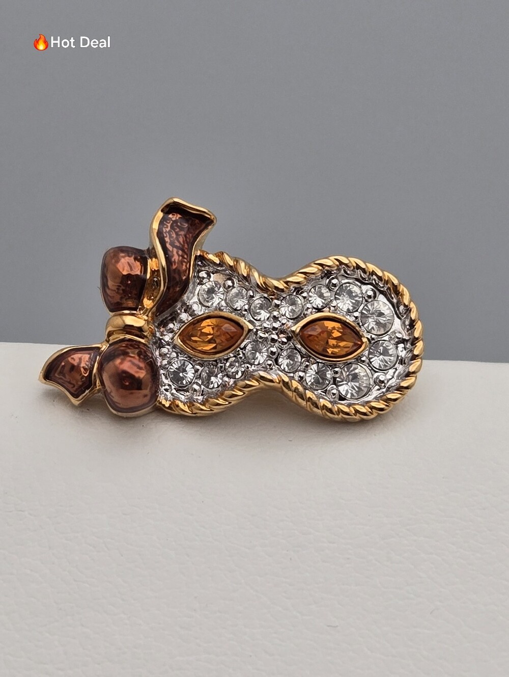 Rare Swarovski Crystal Society 1999 Masquerade Mask Pin SCS Rhinestone 7/8"